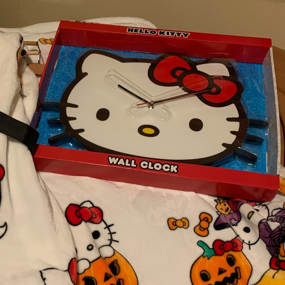 Hello kitty oversized wall clock brand new